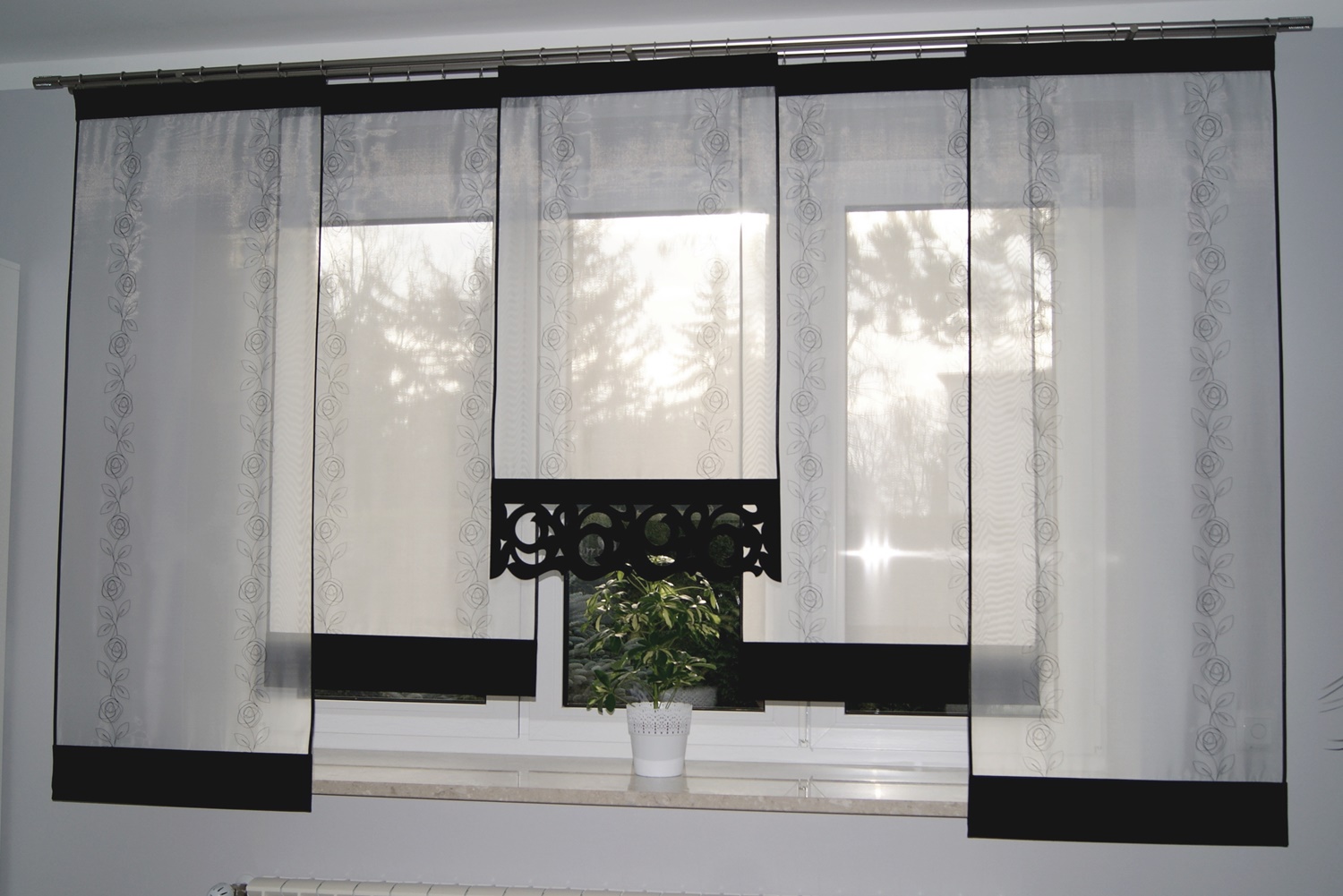 panele, ekrany, ażury, do kuchni, nowoczena, dekoracja, okienna, aranżacja, wystrój okna, wnętrz, prosty panel, kokardki