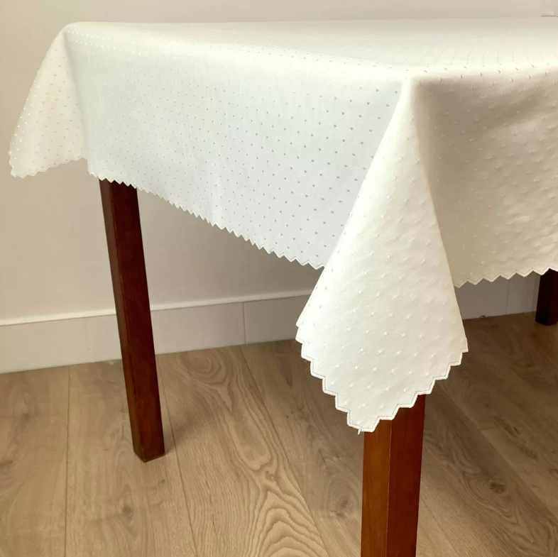 Jak dobrać obrus do stołu